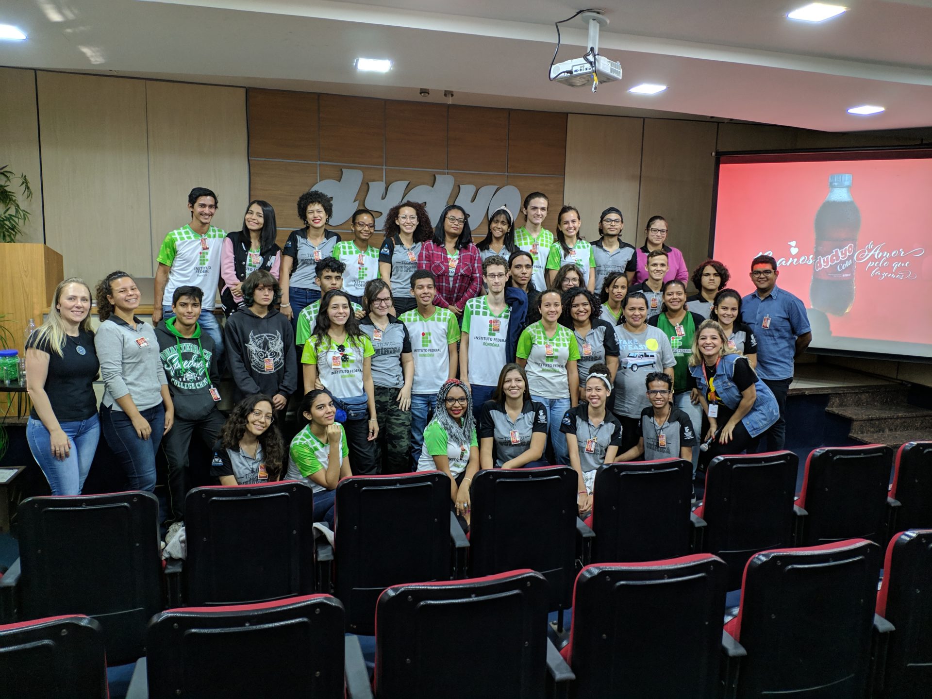 Alunos do IFRO visitam fábrica da Dydyo