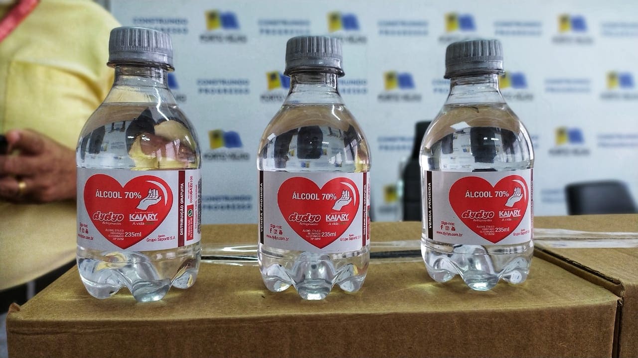 Dydyo e Kaiary realizam doação de álcool 70%